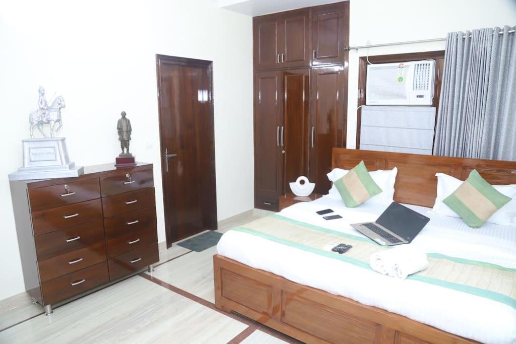Divine India Service Apartment 3Bhk,B57 Sarita Vihar,Apollo New Delhi Extérieur photo
