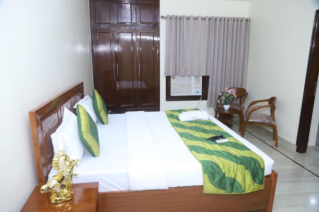 Divine India Service Apartment 3Bhk,B57 Sarita Vihar,Apollo New Delhi Extérieur photo