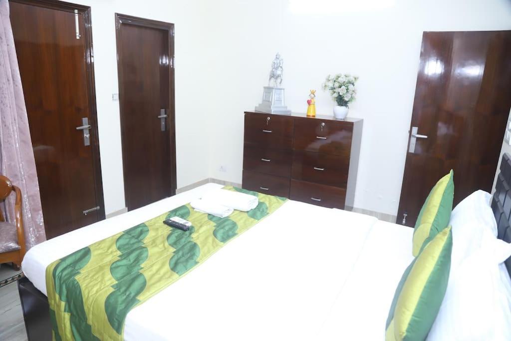 Divine India Service Apartment 3Bhk,B57 Sarita Vihar,Apollo New Delhi Extérieur photo