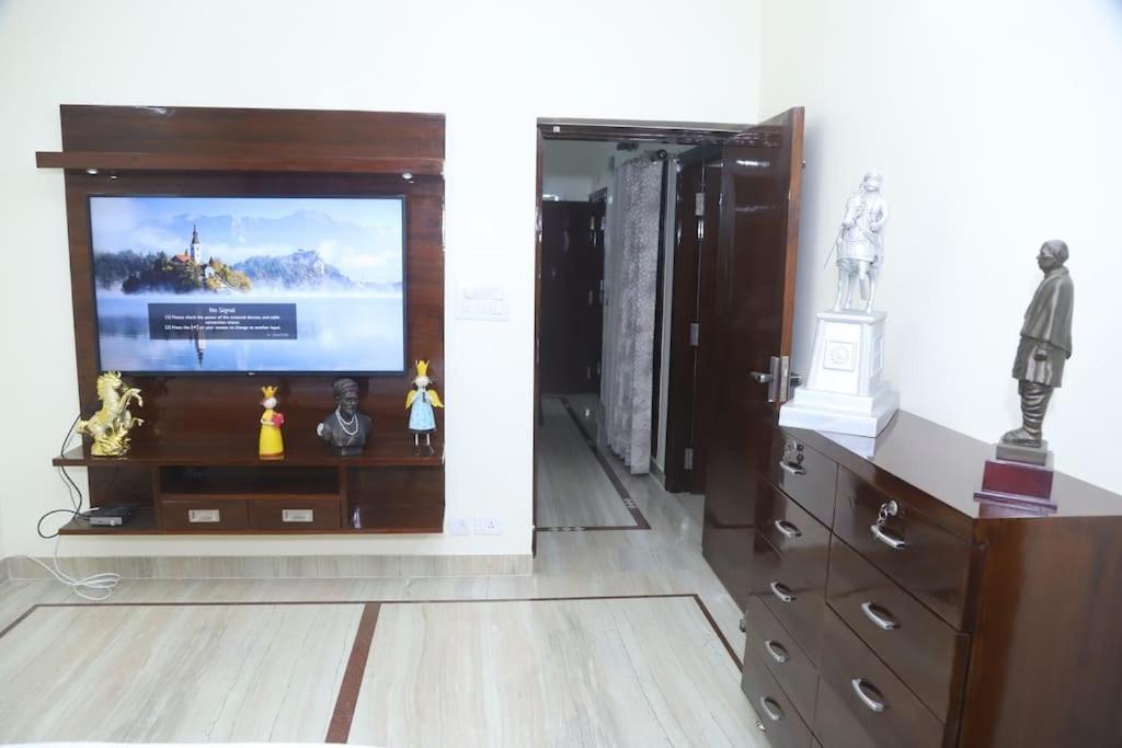 Divine India Service Apartment 3Bhk,B57 Sarita Vihar,Apollo New Delhi Extérieur photo